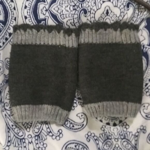 Knit boot socks with ruffle and button detailing - Picture 2 of 5